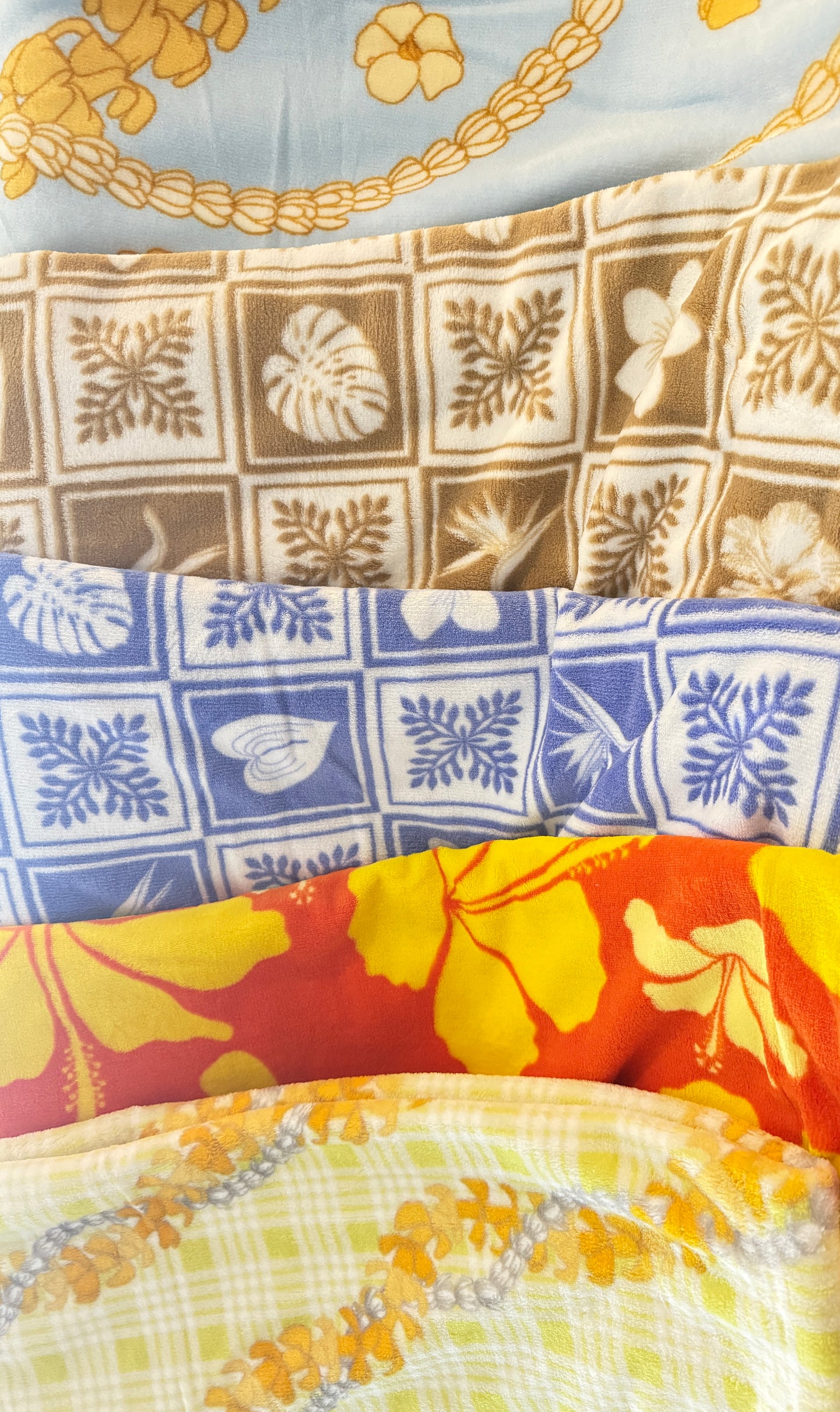 A-Hawaiian Prints Soft Throw Blanket