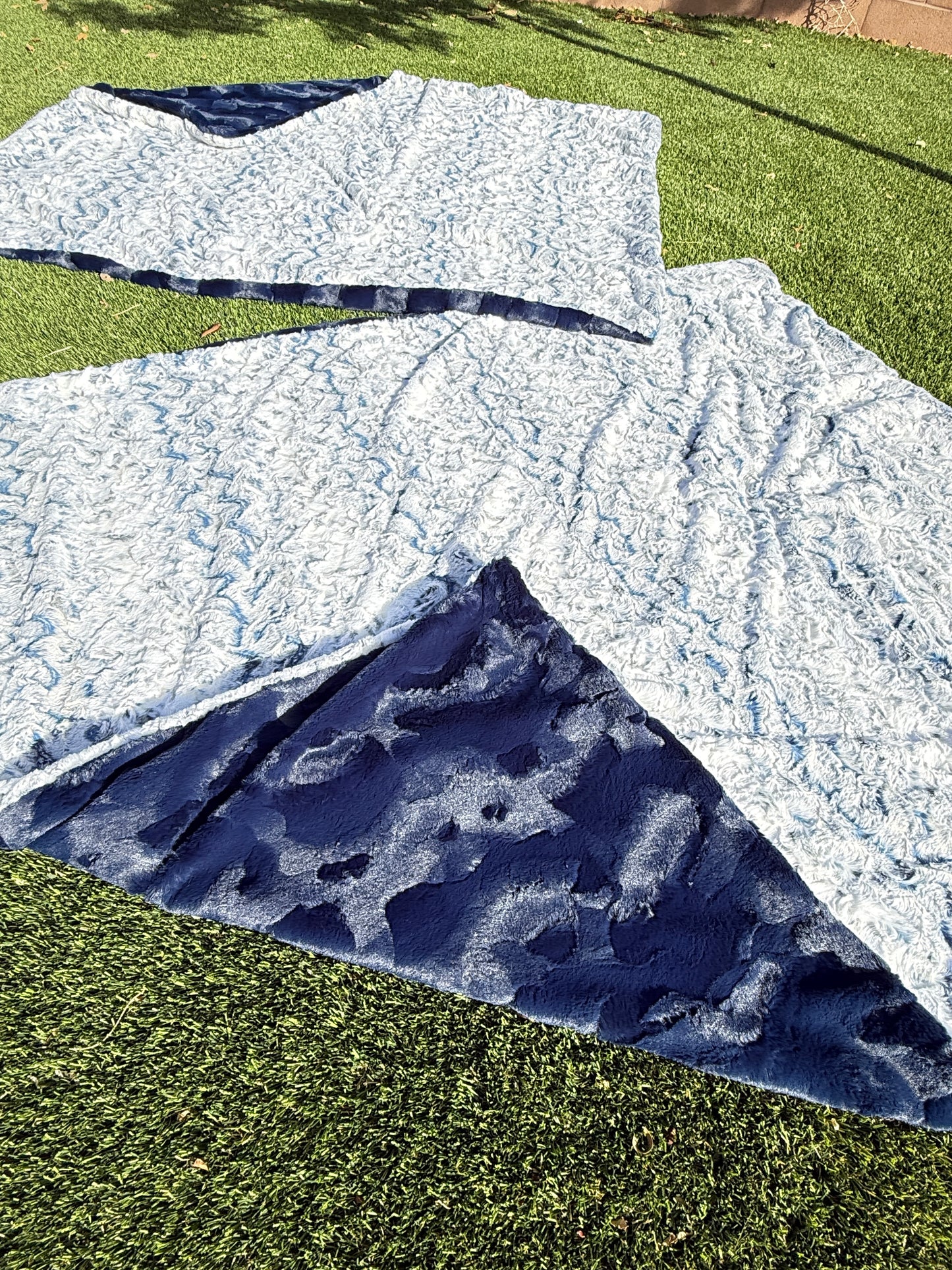 A-Snow Owl Navy Cuddle Soft Throw