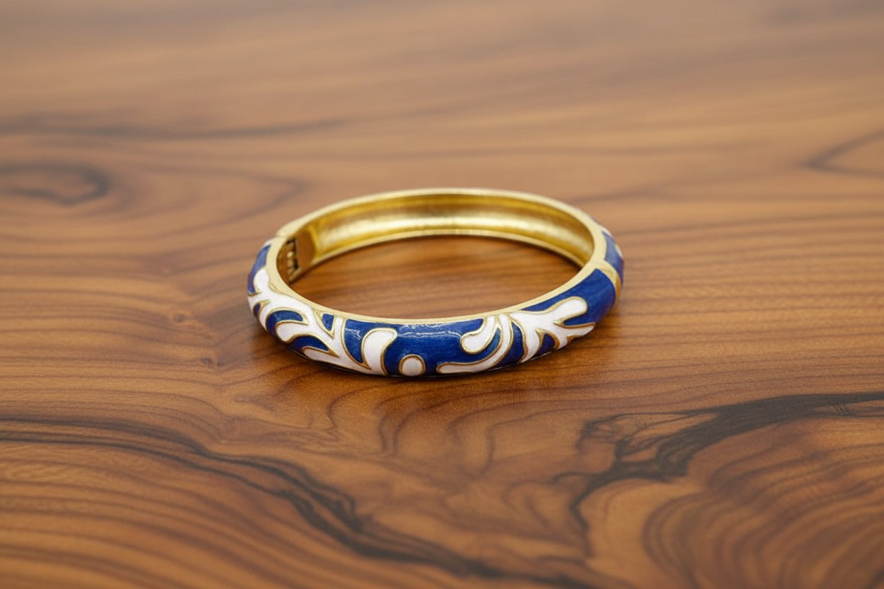 C-Enamel Clasp Coral Bracelet