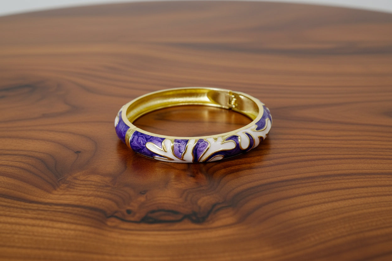 C-Enamel Clasp Coral Bracelet