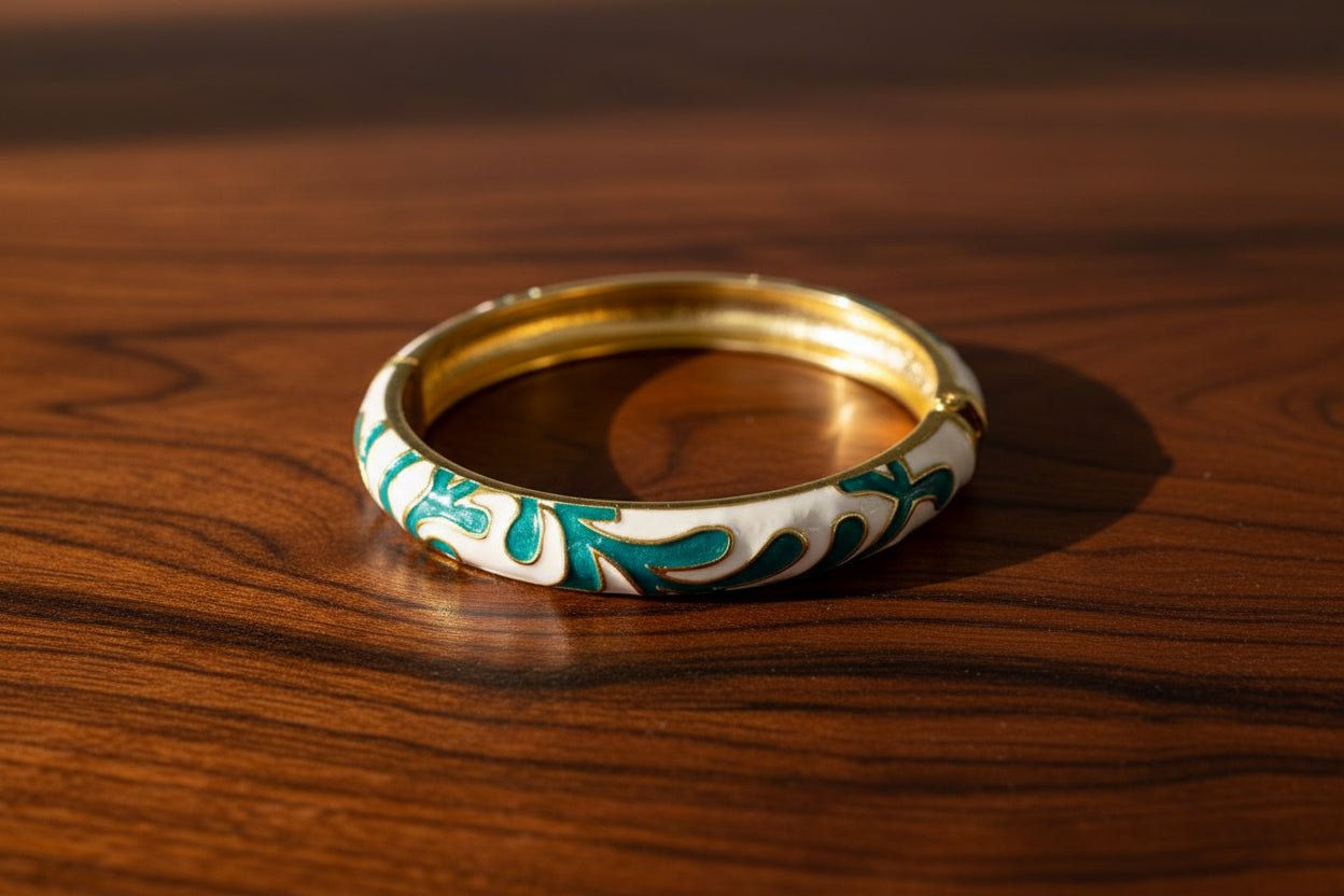 C-Enamel Clasp Coral Bracelet