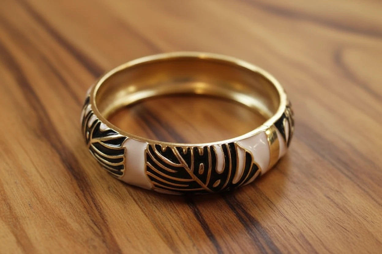 C-Enamel Clasp Monstera Bracelet