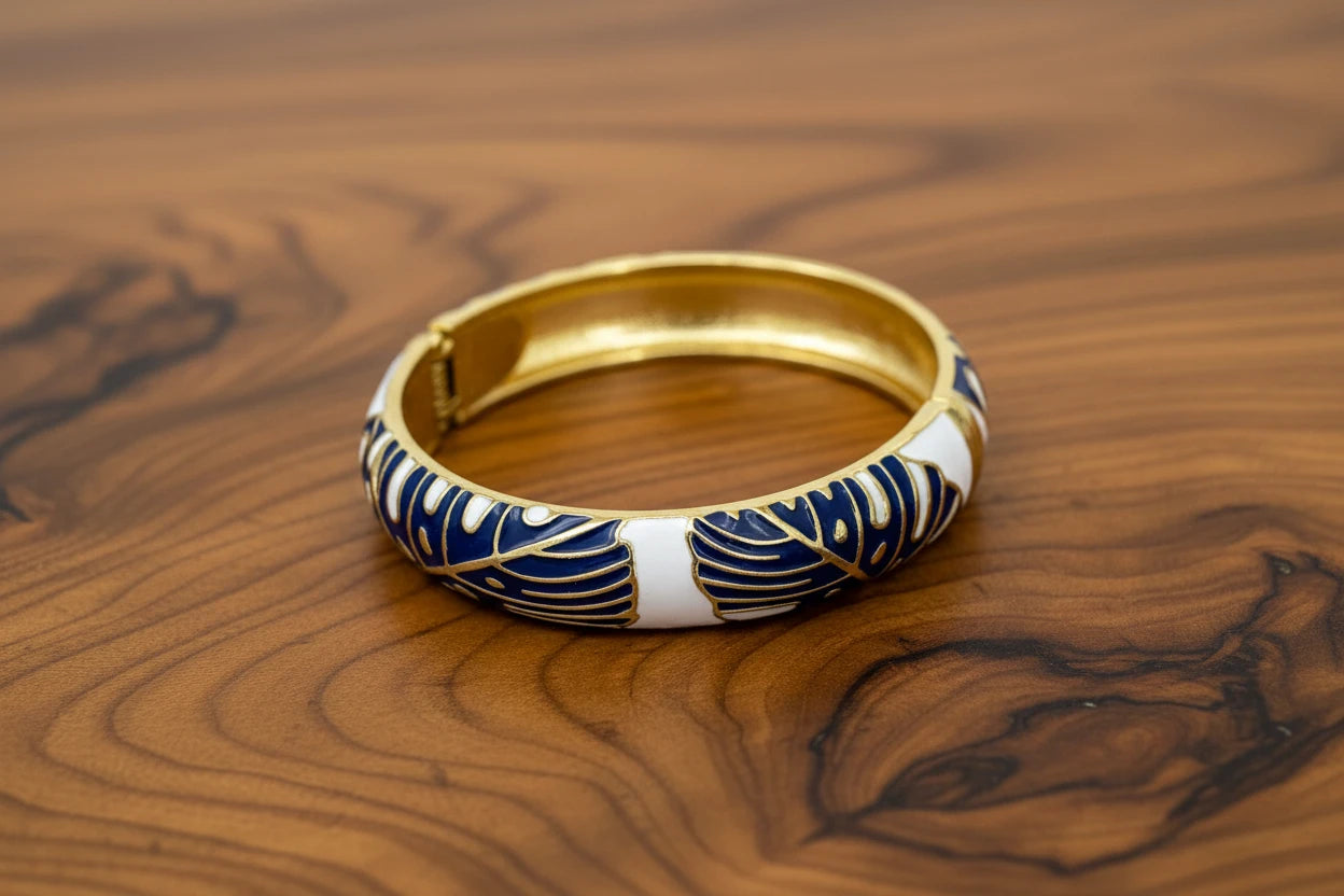 C-Enamel Clasp Monstera Bracelet