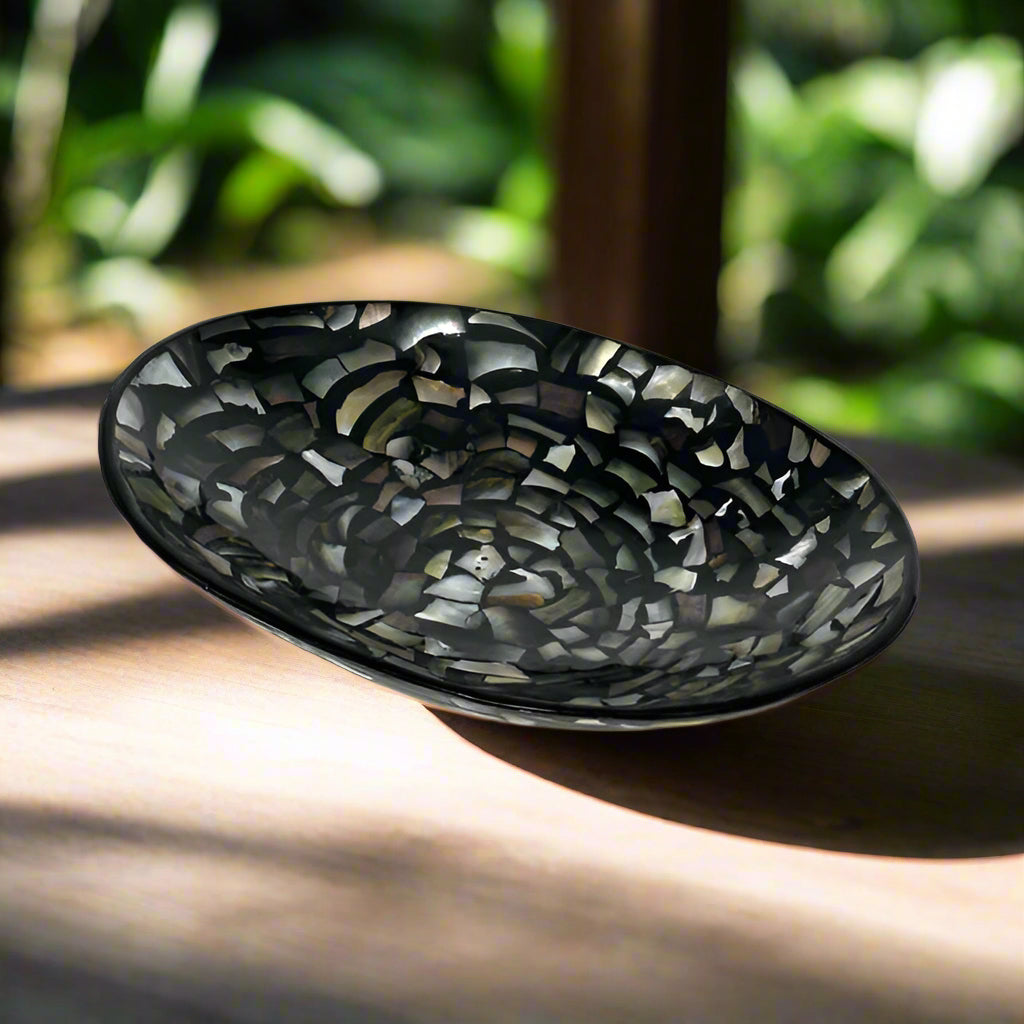 D-Caping Shell Mosaic Chip Oval Bowl (black)